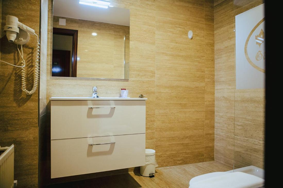 Hotel&Bar Ducay Olite Pokoj fotografie